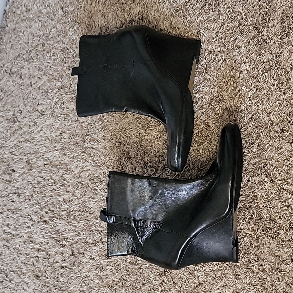 Vince Camuto wedge bootie size 9 black leather